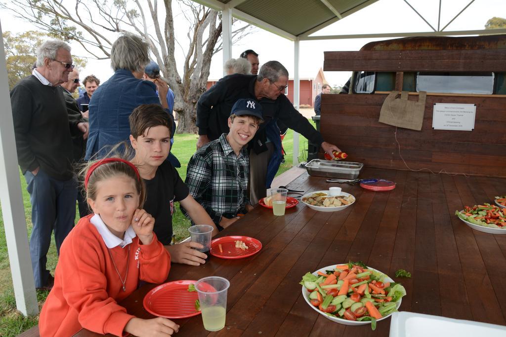 Kukerin Mary'S Farm Cottages מראה חיצוני תמונה