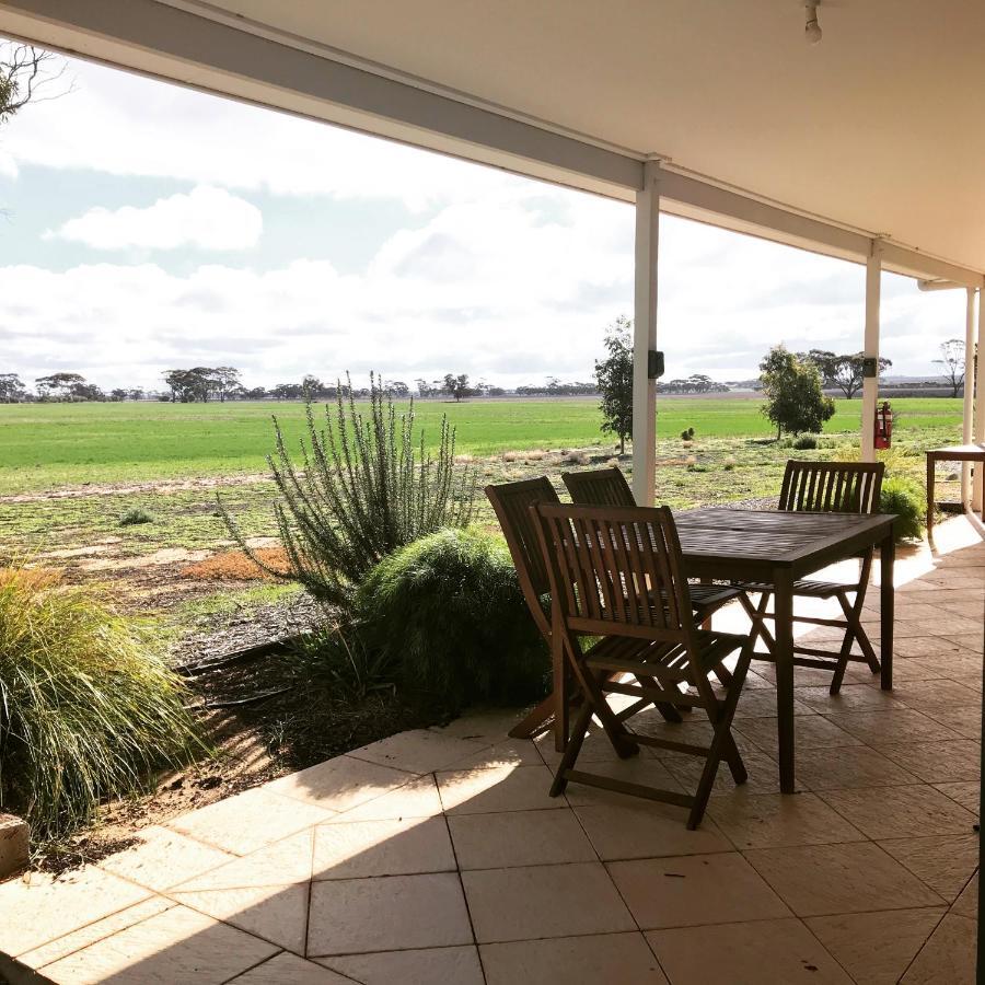 Kukerin Mary'S Farm Cottages מראה חיצוני תמונה