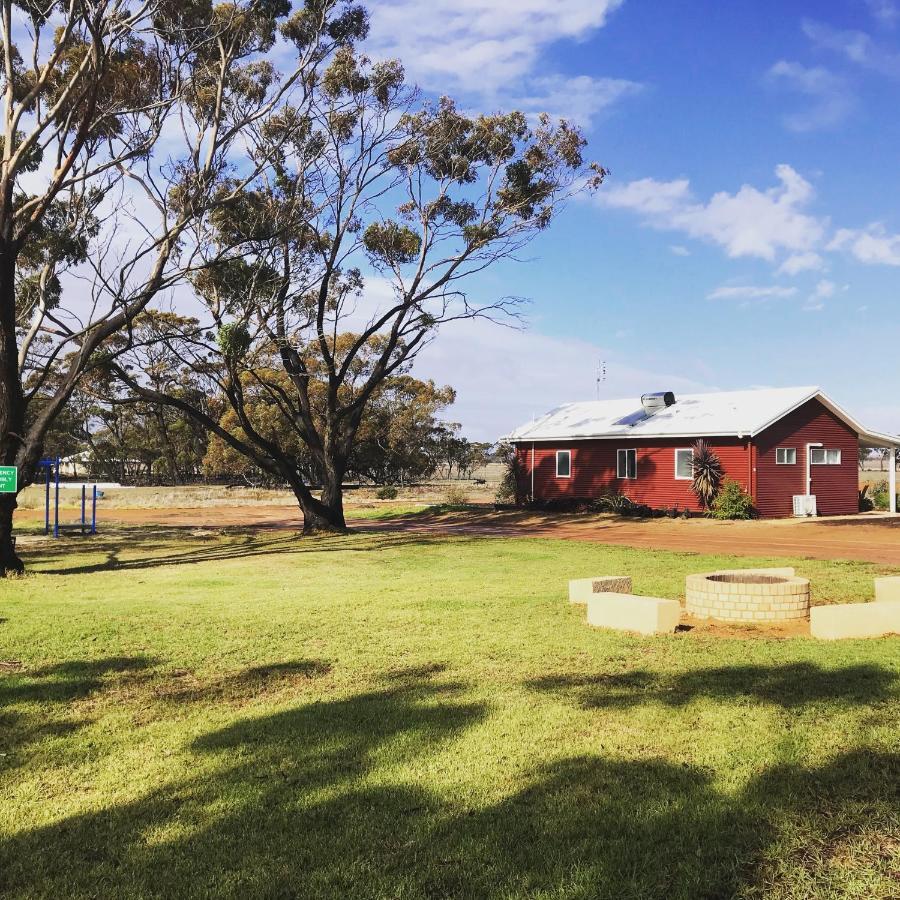 Kukerin Mary'S Farm Cottages מראה חיצוני תמונה